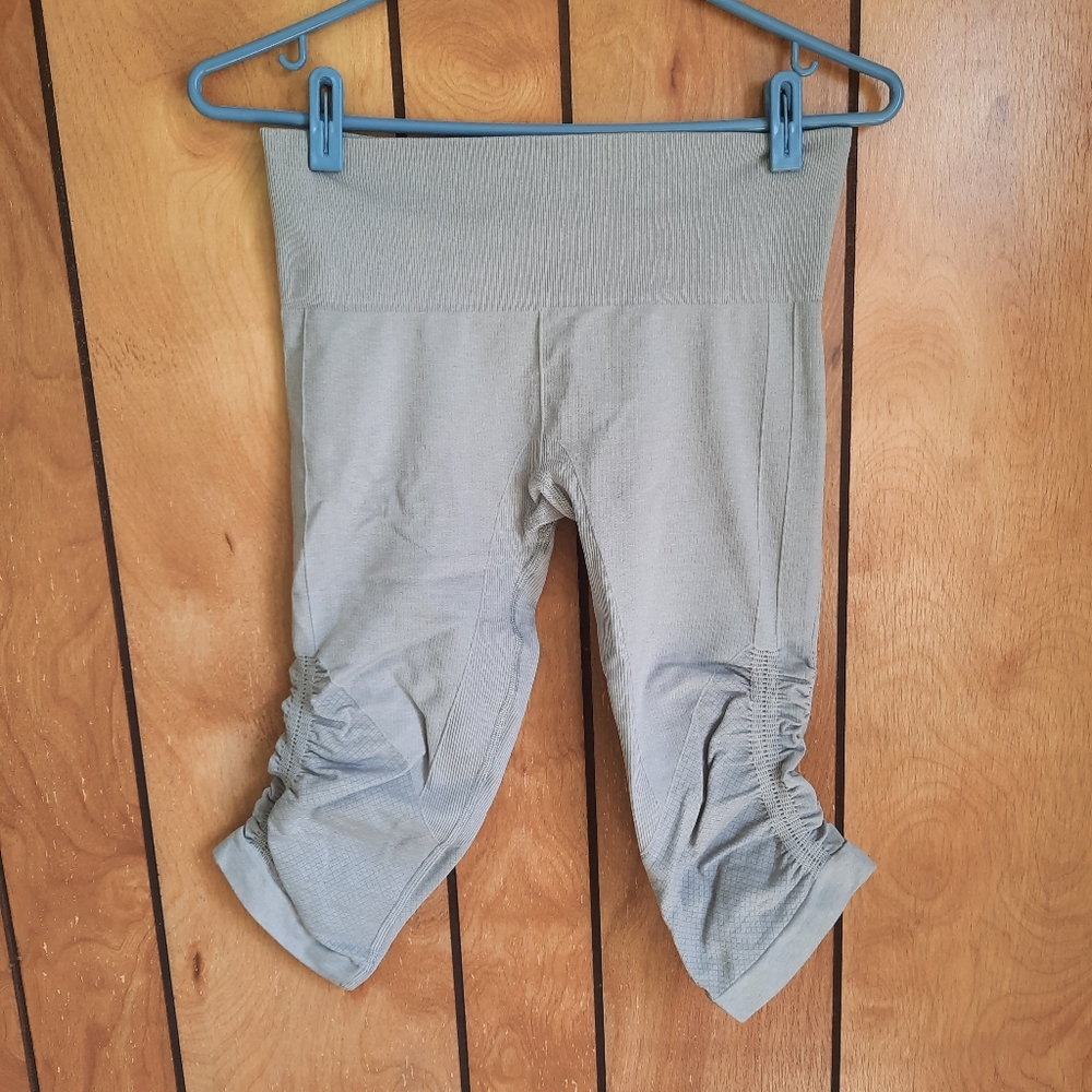 Lululemon Cropped tights size 6